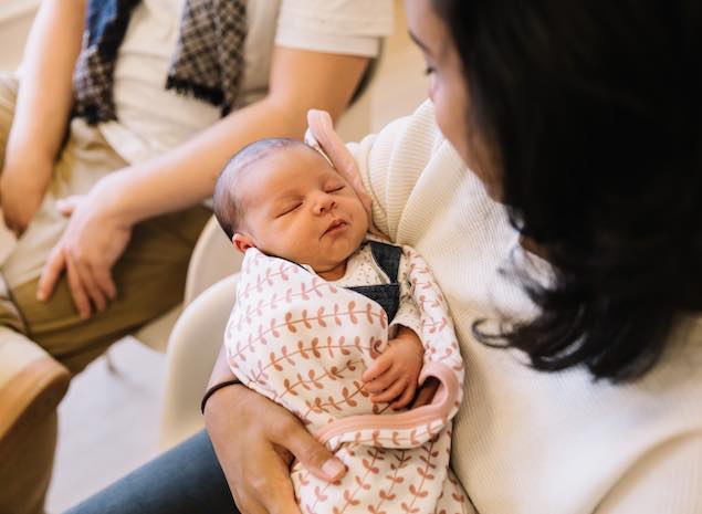 Baby bij verloskundige